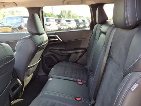 Used 2022 Mitsubishi Outlander SE FWD image 6