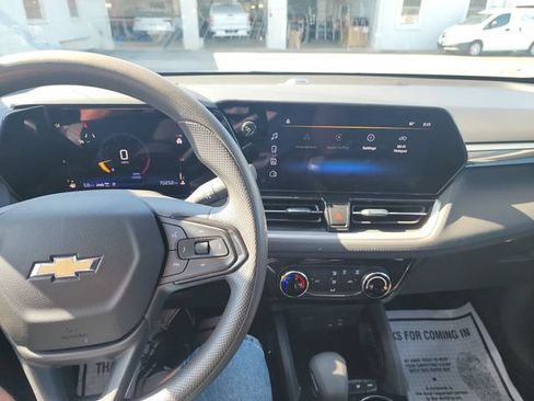 Used 2024 Chevrolet TrailBlazer LT AWD/4WD image 12