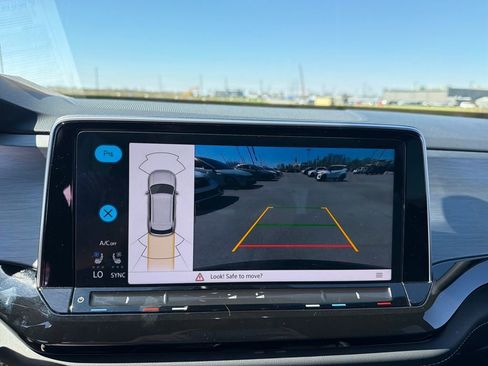 Used 2025 Volkswagen Atlas Cross Sport SE image 21