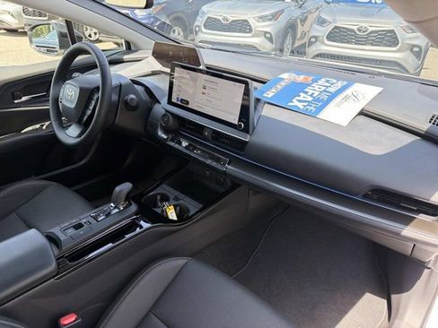 Certified 2025 Toyota Prius FWD image 18