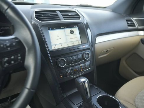 Used 2017 Ford Explorer XLT w/ Equipment Group 201A image 28