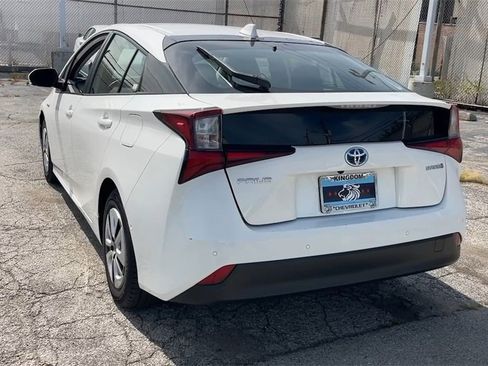 Used 2022 Toyota Prius LE image 5