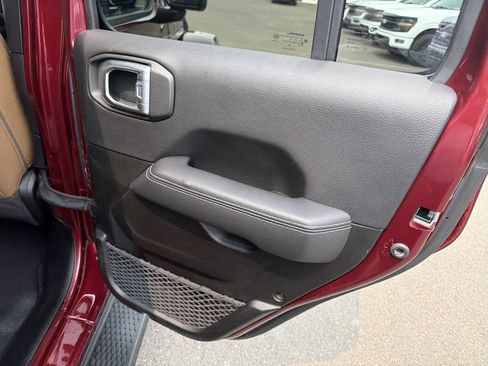 Used 2022 Jeep Wrangler Unlimited Sahara w/ Cold Weather Group AWD/4WD image 17