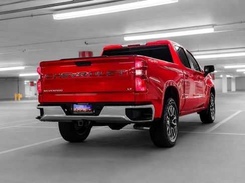 Used 2022 Chevrolet Silverado 1500 LT AWD/4WD image 7