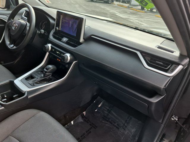 Used 2025 Toyota RAV4 XLE AWD/4WD image 6
