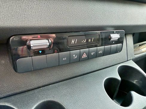 Used 2019 Freightliner Sprinter 2500 image 19