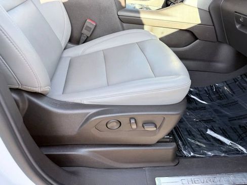 Used 2024 Chevrolet Suburban LT AWD/4WD image 17