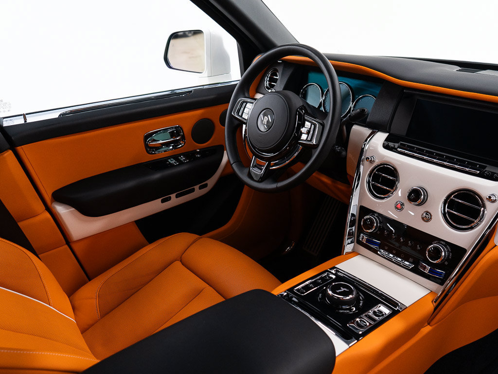 Certified 2023 Rolls-Royce Cullinan AWD/4WD image 34