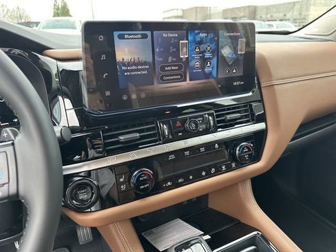 New 2026 Nissan Pathfinder Platinum AWD/4WD image 24