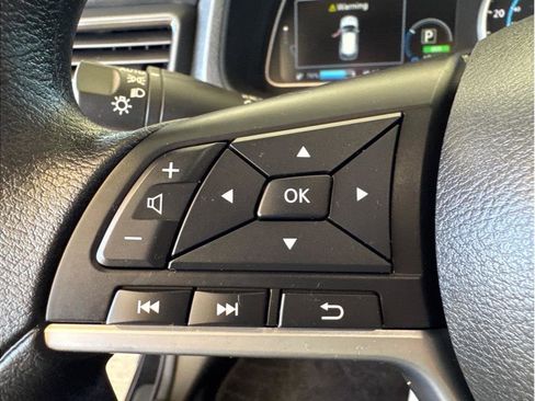 Used 2025 Nissan Leaf S image 16