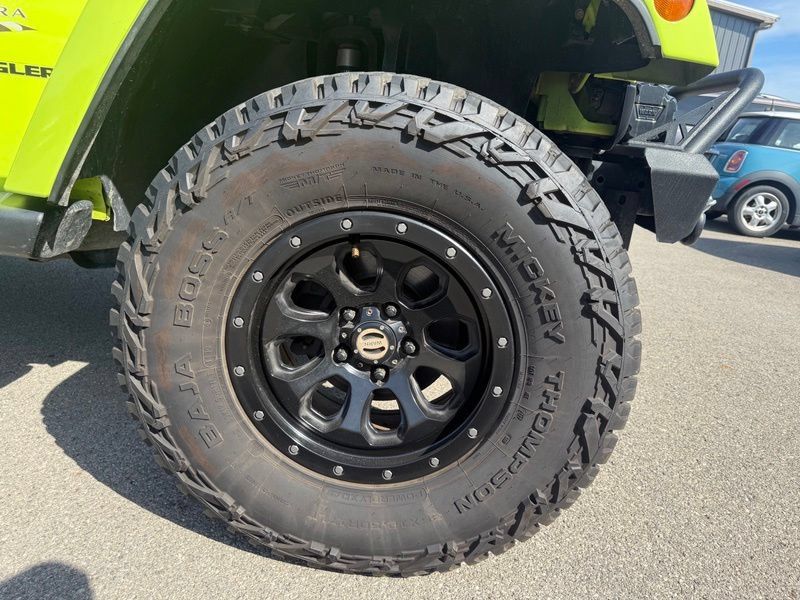 Used 2017 Jeep Wrangler Sahara AWD/4WD image 10