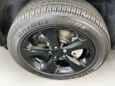 Used 2023 Jeep Grand Cherokee L Laredo image 11