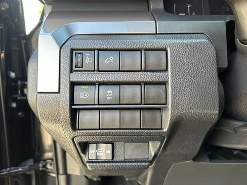 Used 2025 Toyota Tacoma SR5 AWD/4WD image 15