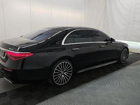 Used 2022 Mercedes-Benz S 500 4MATIC w/ AMG Line Package image 3