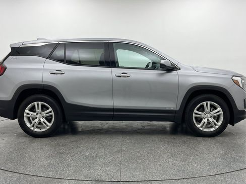 Used 2024 GMC Terrain SLE FWD image 11