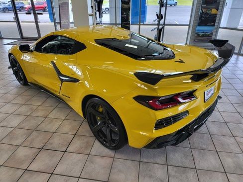 Used 2025 Chevrolet Corvette Z06 w/ Z07 Performance Package RWD image 6