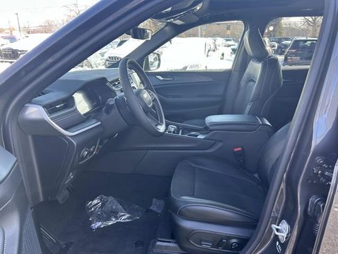 New 2025 Jeep Grand Cherokee Altitude image 7