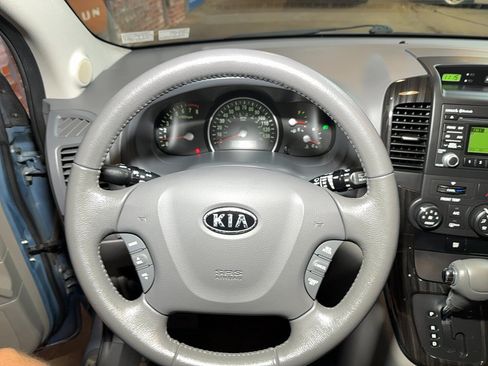 Used 2012 Kia Sedona EX FWD image 19