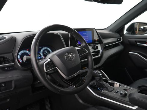 Used 2025 Toyota Highlander XSE AWD/4WD image 26
