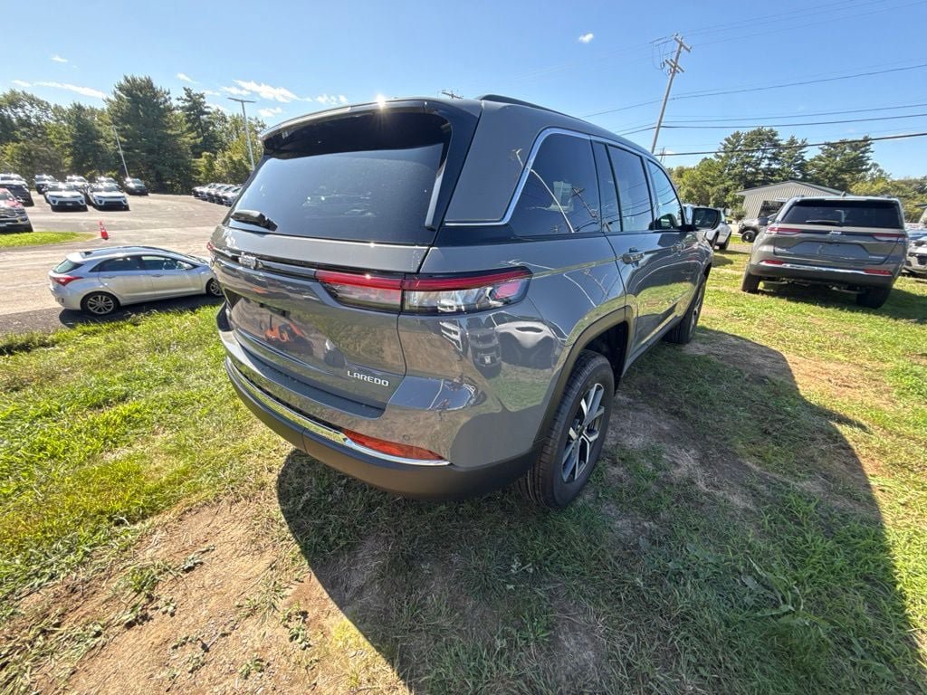 New 2027 Jeep Grand Cherokee Laredo X AWD/4WD image 5