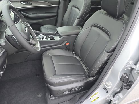 New 2025 Jeep Grand Cherokee Limited w/ MOPAR Finishing Package image 29