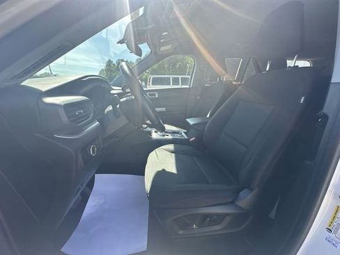 Used 2023 Ford Explorer XLT AWD/4WD image 21