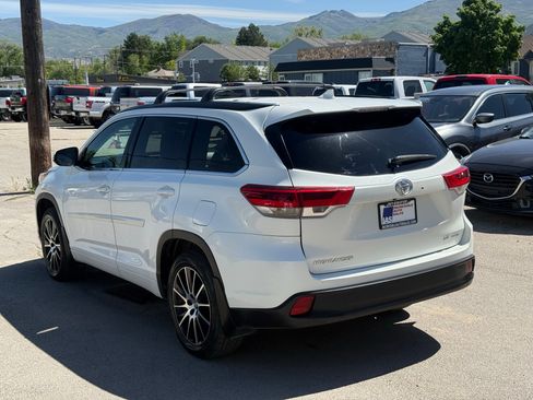 Used 2017 Toyota Highlander SE AWD/4WD image 6