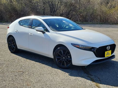 Used 2023 MAZDA MAZDA3 s FWD image 3
