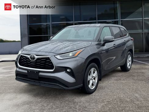 Used 2024 Toyota Highlander XLE image 7