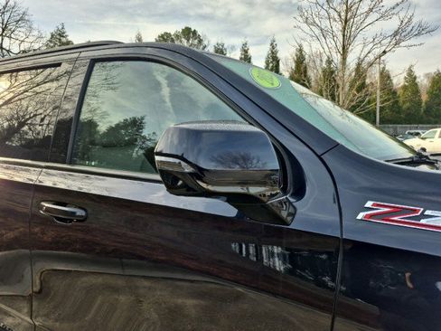 Used 2023 Chevrolet Suburban Z71 w/ Luxury Package image 11