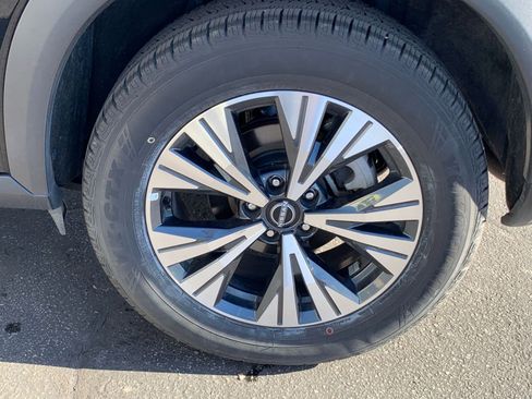 Used 2023 Nissan Rogue SV image 30