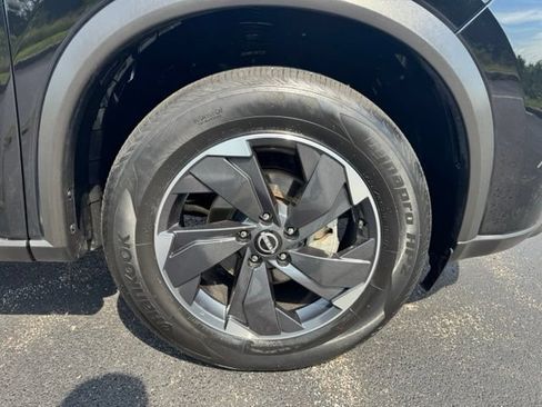 Used 2025 Nissan Rogue SV AWD/4WD image 10