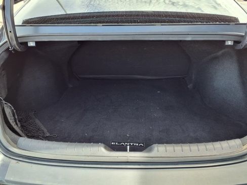 Used 2022 Hyundai Elantra SE FWD image 21