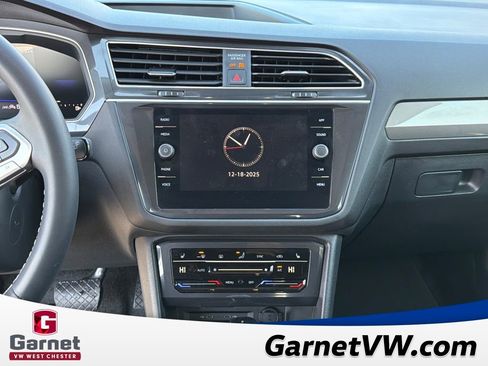 Used 2024 Volkswagen Tiguan SE image 19