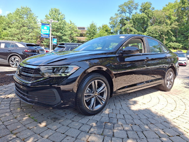 Used 2023 Volkswagen Jetta SE FWD image 4