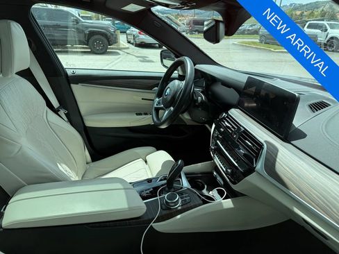 Used 2022 BMW M550i xDrive w/ Executive Package AWD/4WD image 11
