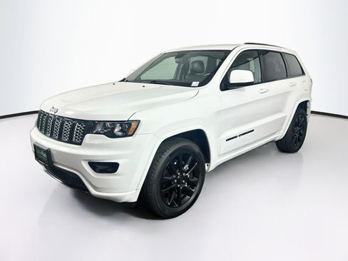 Used 2020 Jeep Grand Cherokee Altitude AWD/4WD image 3