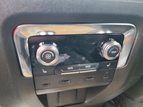 New 2026 GMC Yukon XL Denali w/ Denali Reserve Package image 12