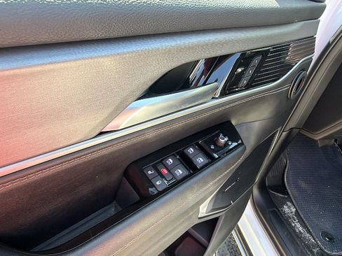 Certified 2025 Jeep Wagoneer 4WD w/ Convenience Group I image 15