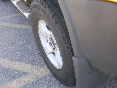 Used 2004 Nissan Xterra XE image 13