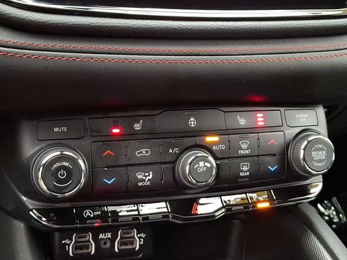Used 2025 Dodge Durango GT AWD/4WD image 16