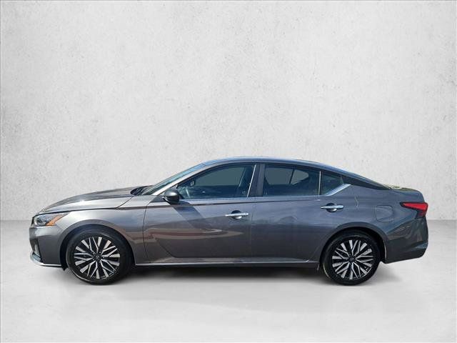 Used 2025 Nissan Altima 2.5 SV FWD image 3
