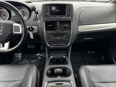 Used 2019 Dodge Grand Caravan GT image 2