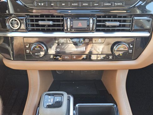 Used 2023 Nissan Pathfinder Platinum FWD image 10