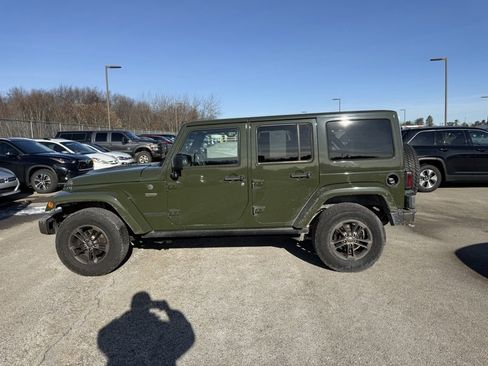 Used 2016 Jeep Wrangler Unlimited Sahara image 9