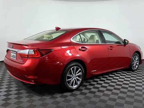 Used 2018 Lexus ES 300h w/ Luxury Package image 8