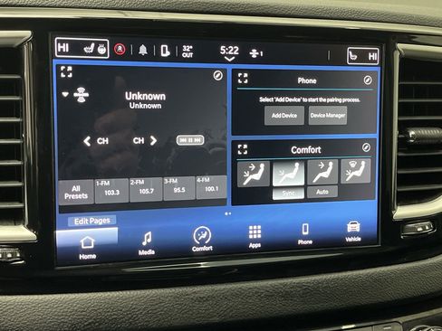 Used 2023 Chrysler Pacifica Touring-L image 18