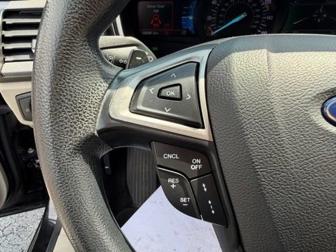 Used 2019 Ford Fusion SE FWD image 16