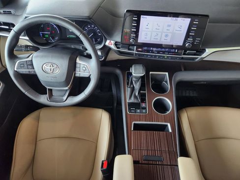 Used 2021 Toyota Sienna XLE FWD image 26
