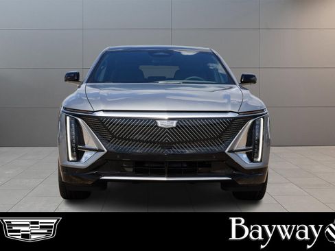New 2025 Cadillac Lyriq Luxury image 2